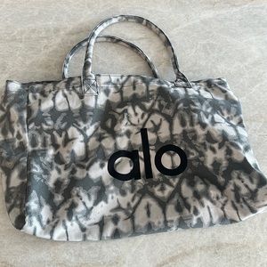Alo yoga shopper tote